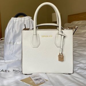 Michael kors Mercer tote. Optic white Md Accordion Messenger. Pebble leather.